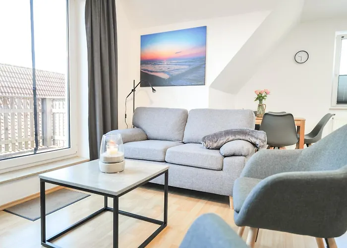 Ferienwohnung Meerfarbig Zingst - Balkon - Wlan - Parkplatz - Fahrradschuppen - Zentral&Ruhig - E-Ladesaeule - Waschtrockner - Haustierfrei - Nichtraucher