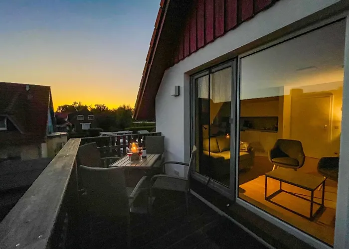 Ferienwohnung Meerfarbig Zingst - Balkon - Wlan - Parkplatz - Fahrradschuppen - Zentral&Ruhig - E-Ladesaeule - Waschtrockner - Haustierfrei - Nichtraucher
