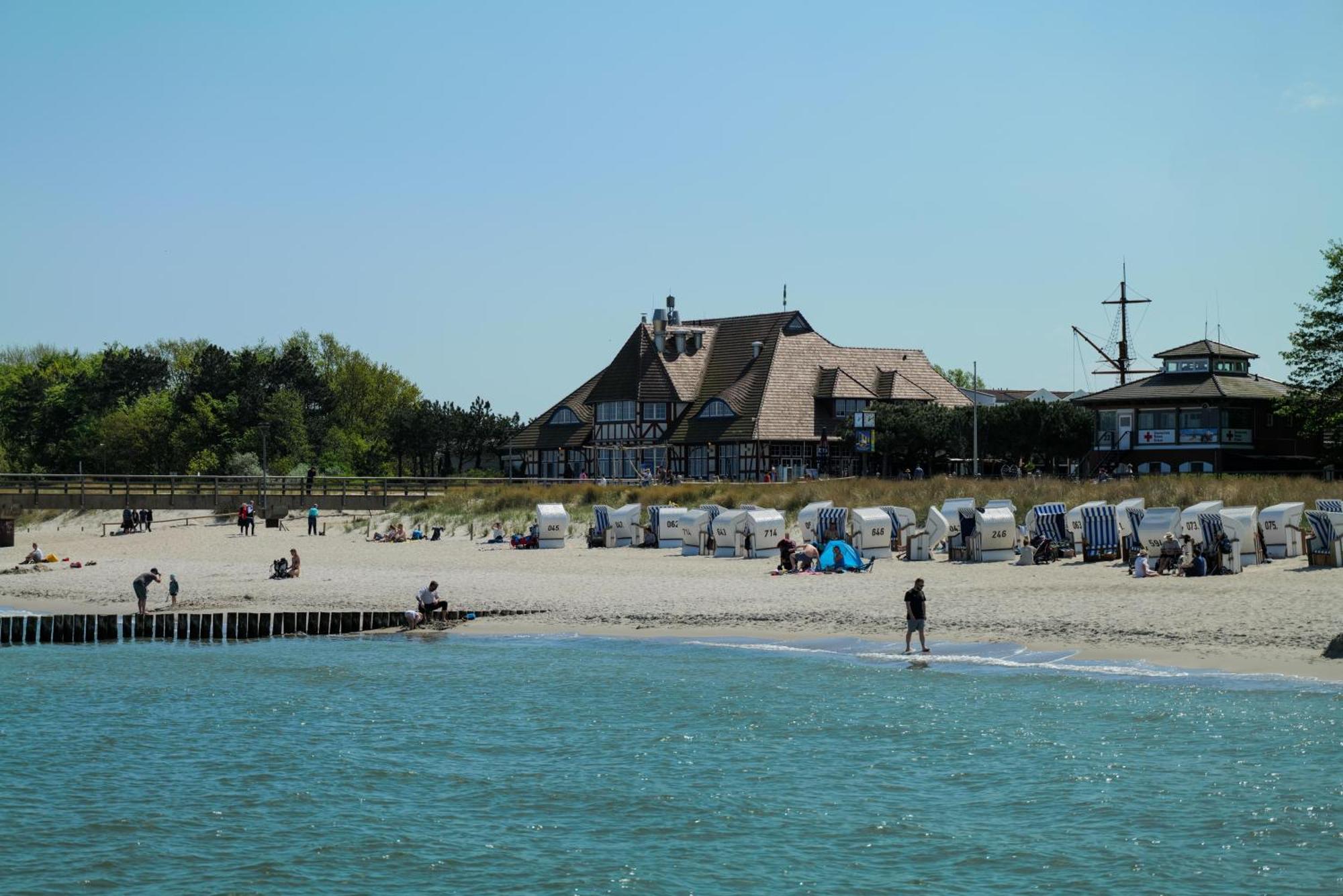 Meerfarbig - Balkon - Wlan - Parkplatz - Fahrradschuppen - Zentral&ruhig - E-ladesaeule - Waschtrockner - Haustierfrei - Nichtraucher Ostseeheilbad Zingst
