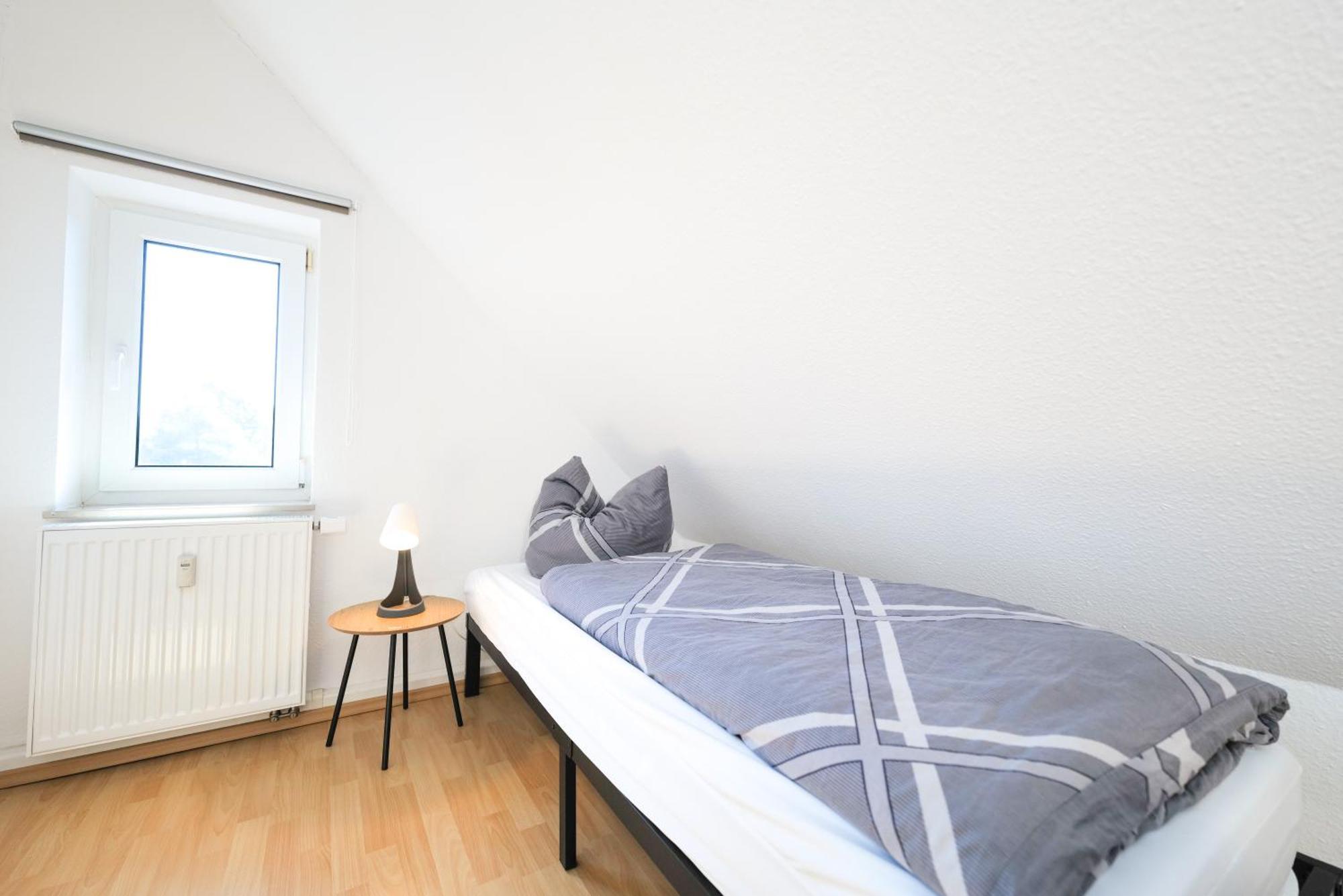Meerfarbig - Balkon - Wlan - Parkplatz - Fahrradschuppen - Zentral&ruhig - E-ladesaeule - Waschtrockner - Haustierfrei - Nichtraucher Apartment *