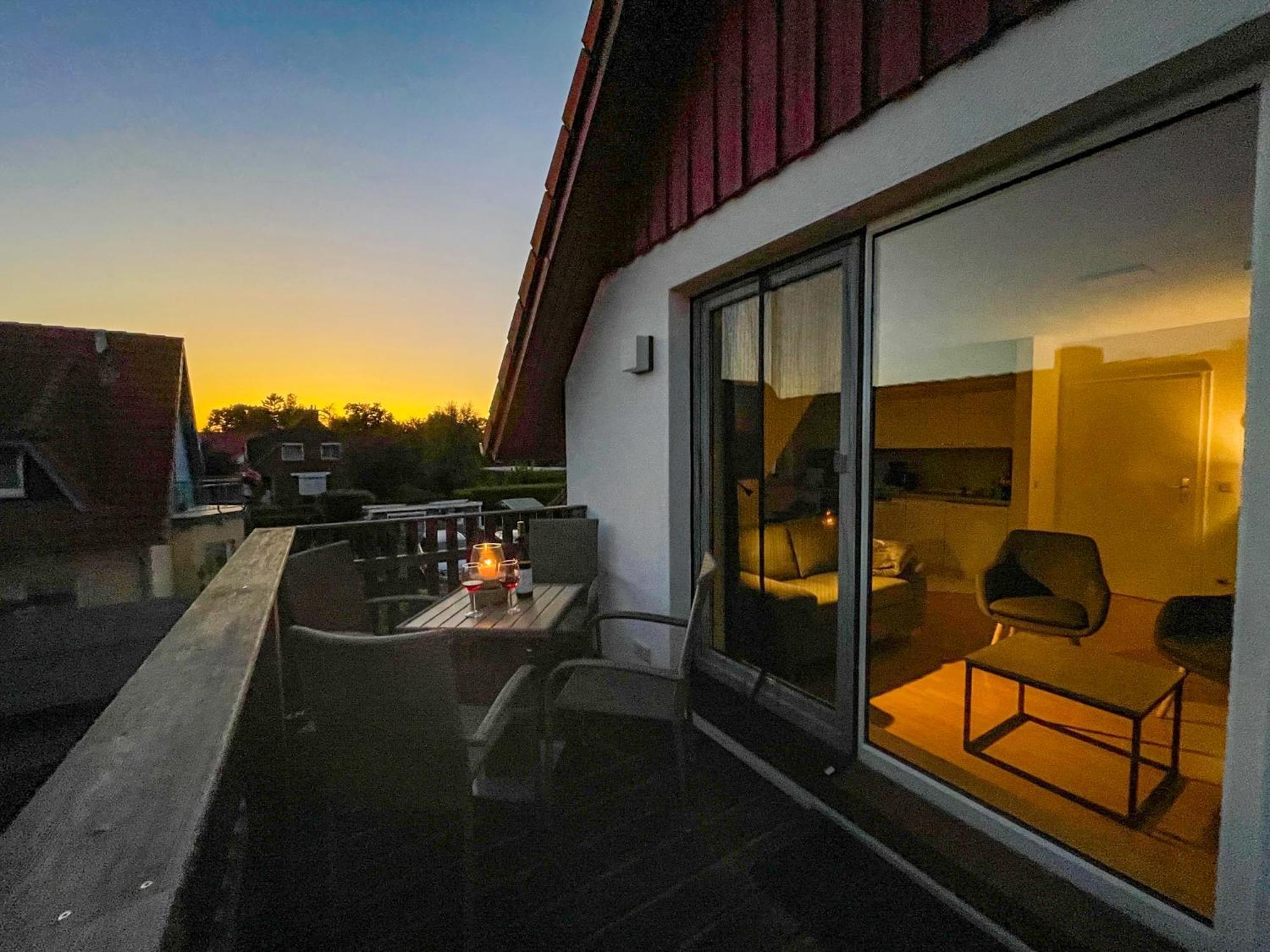Meerfarbig - Balkon - Wlan - Parkplatz - Fahrradschuppen - Zentral&ruhig - E-ladesaeule - Waschtrockner - Haustierfrei - Nichtraucher Apartment Ostseeheilbad Zingst